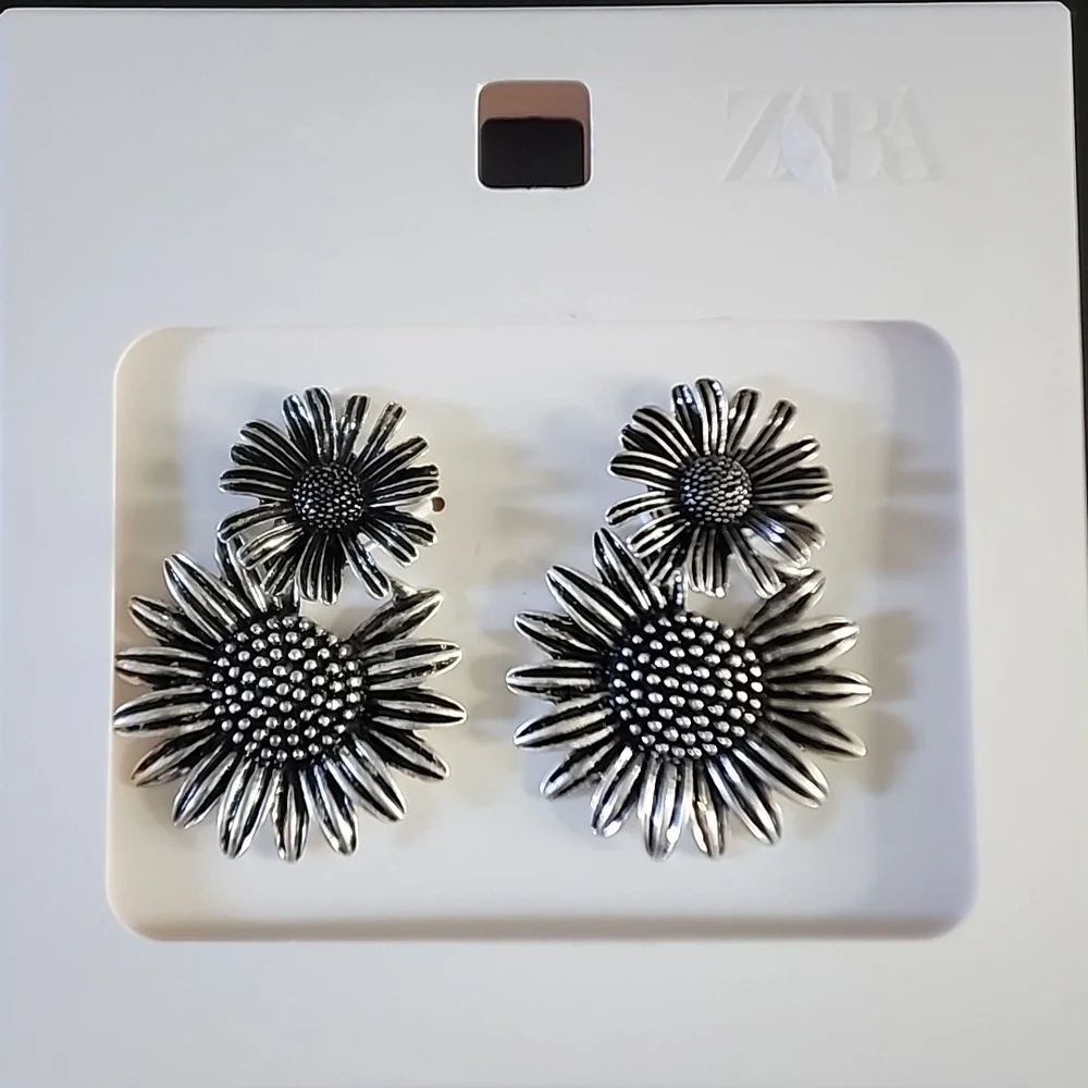 ZARA Double Flower Earrings - Picture 6 of 13